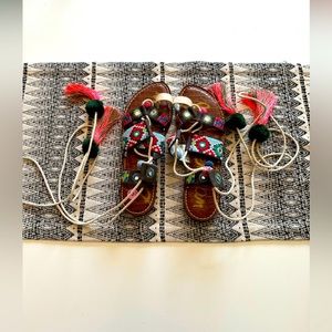 Sam Edelman leather sandals multi-color embroidery size 9 new w/o box mirrored